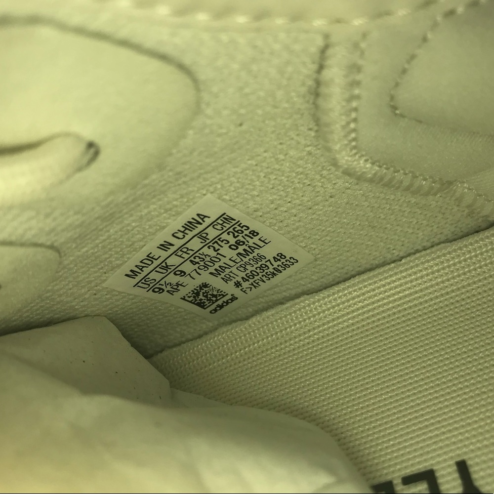 Yeezy 350 v2 cream NEW w/o tag - Picture 5 of 8